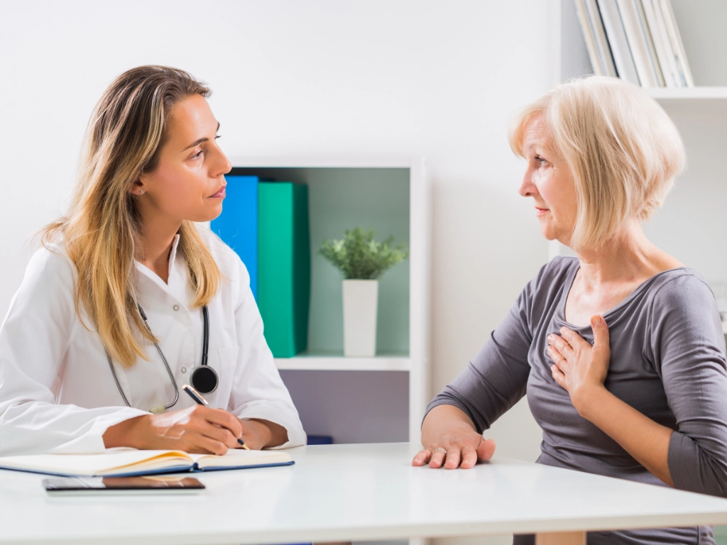 Vertrauensvolles Gespräch zwischen Therapeutin und Patientin